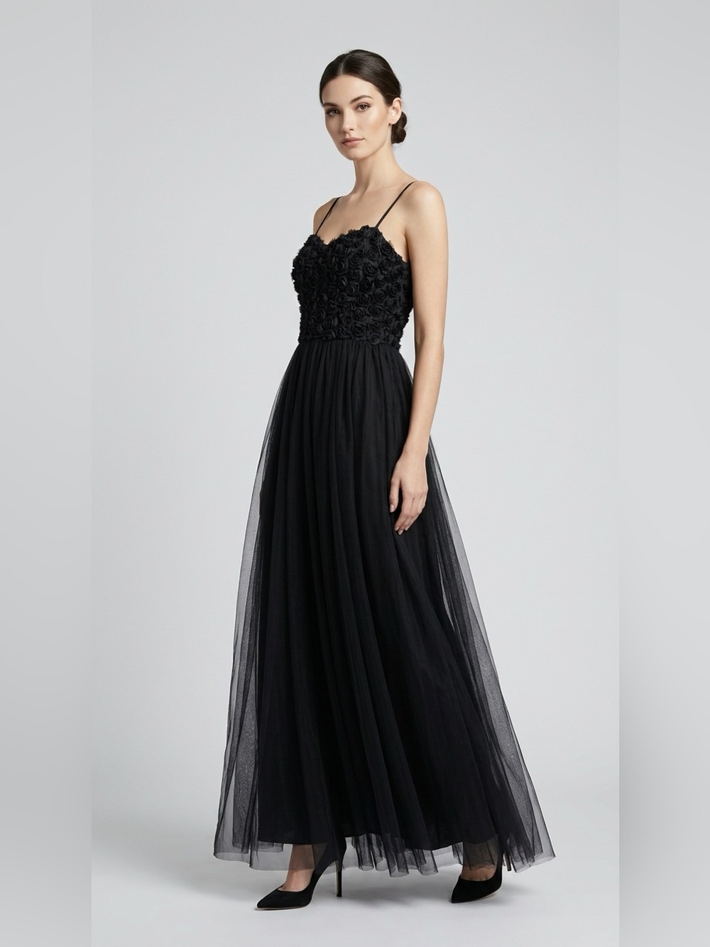 Elegant Black Floral Appliqué Tulle Evening Dress